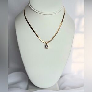 Elegant Gold Necklace with Cubic Zirconia Pendant